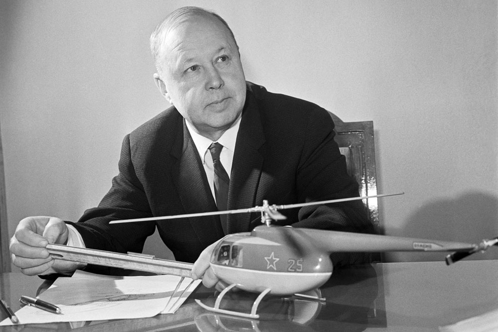 Михаил Миль