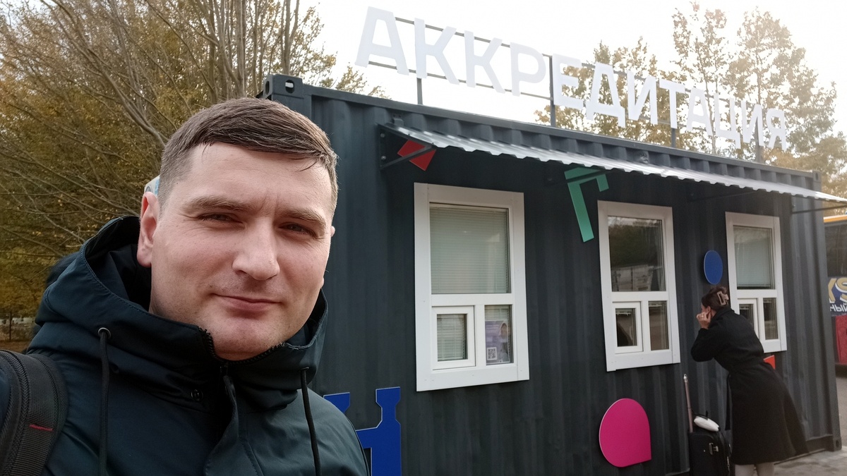 Нас привезли в центр "ШУМ" в пригороде Светлогорска