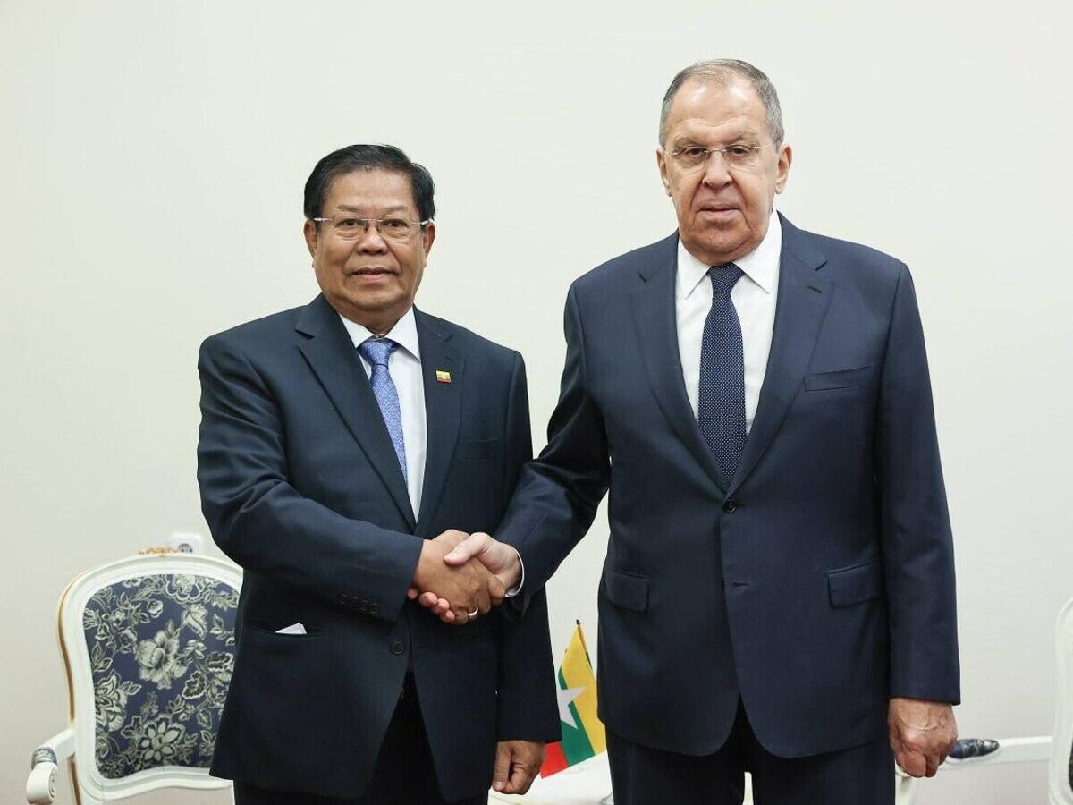    Министр иностранных дел России Сергей Лавров проводит встречу с Союзным Министром иностранных дел Мьянмы Тан Свеем на полях III Минской международной конференции по евразийской безопасности© Фото : МИД России