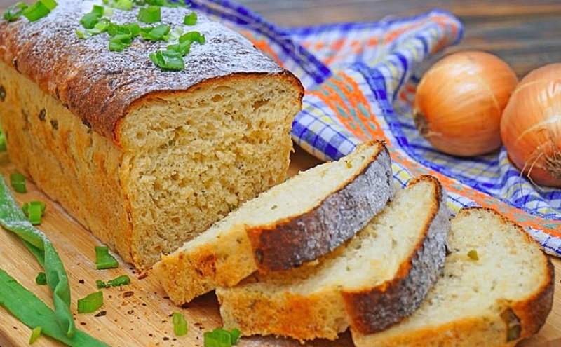 Луковый хлеб: нежный аромат домашнего уюта