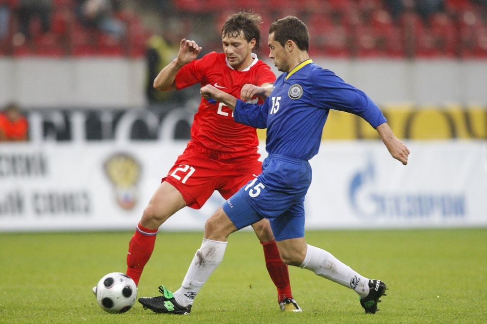    Дмитрий Сычев (слева) много забивал не только на клубном уровне, но и за национальную сборную. / РИА Новости
