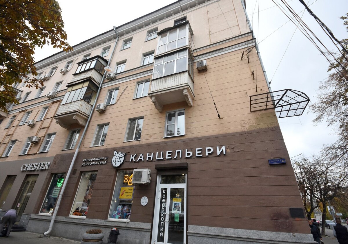 Фасадную часть пострадавшего дома привели в порядок очень быстро  📷
