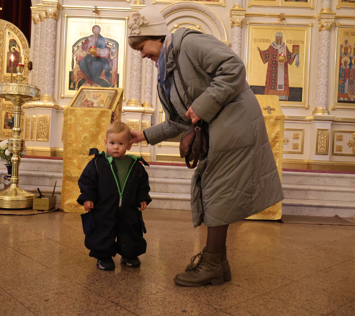 Макарий приехал на Причастие. Все фото наших приходских деток носят иллюстративный характер