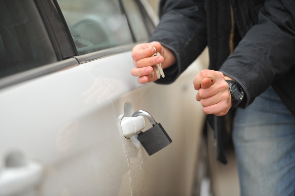    Автомобиль ВАЗ-2114 угнали в Кирове на глазах у хозяйки. Евгения ГУСЕВА