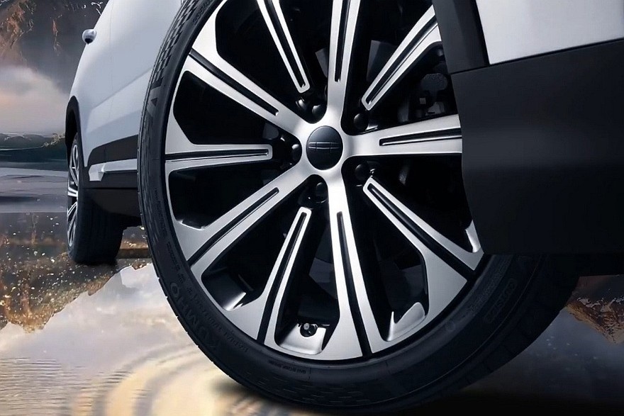    Тизер обновленного Geely HaoYue L