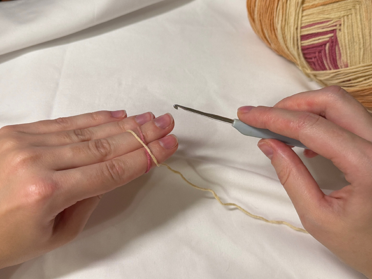 сверхку нить располагается крест-накрест