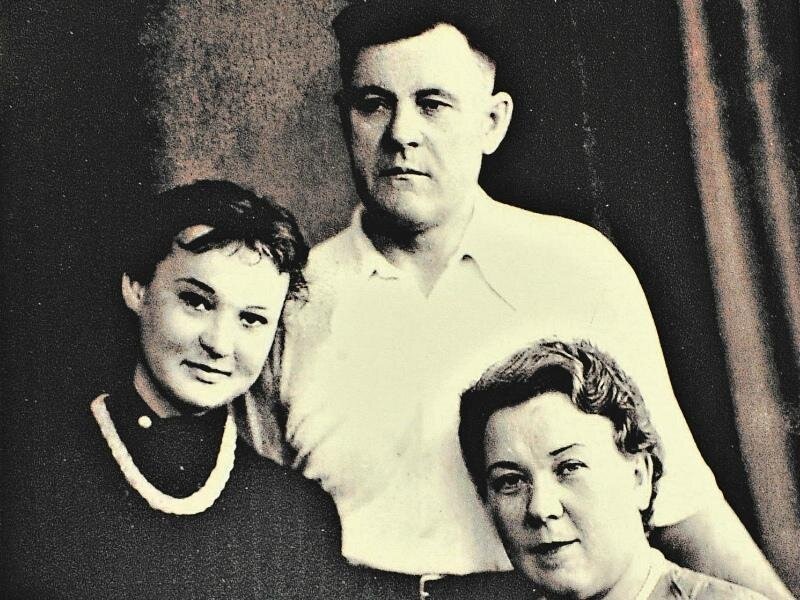 Людмила Гурченко с отцом и матерью