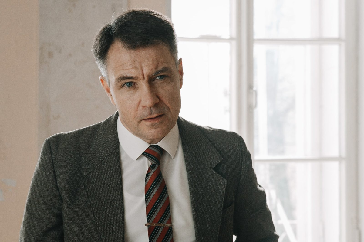 Кадр из сериала "Разящий луч" (2025)