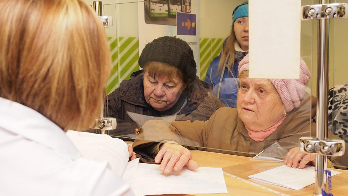 Подать заявление можно лично, через доверенное лицо или почтой
