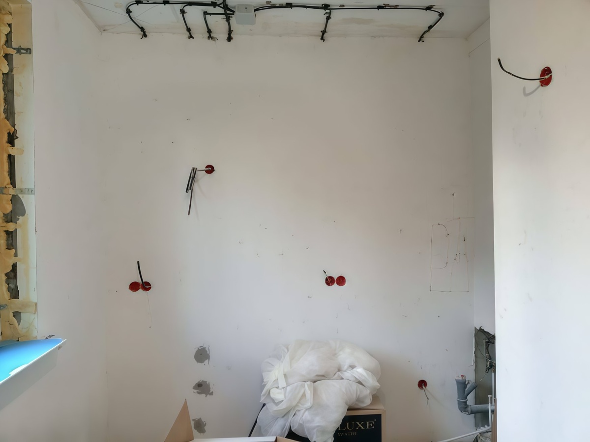 В Столплит можно заказать услуга профессионального замера. В согласованный день к вам приедет специалист, который произведет замер и сделает план-чертеж