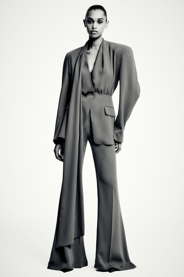 Zuhair Murad весна-лето 2026 представлен на Неделе моды в Париже SS26.