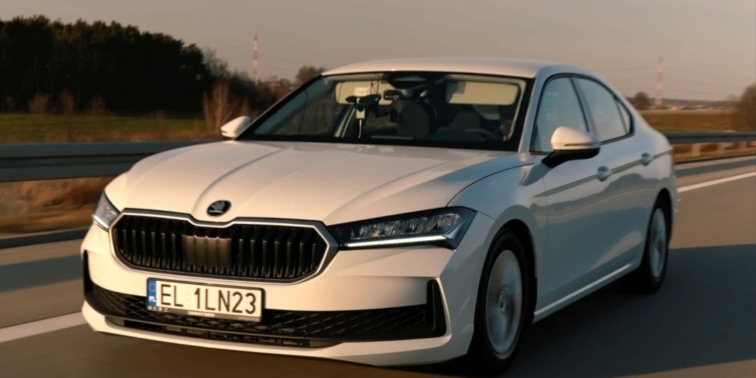 И гибрид не нужен - у этого авто расход 2,6 литра на 100 км