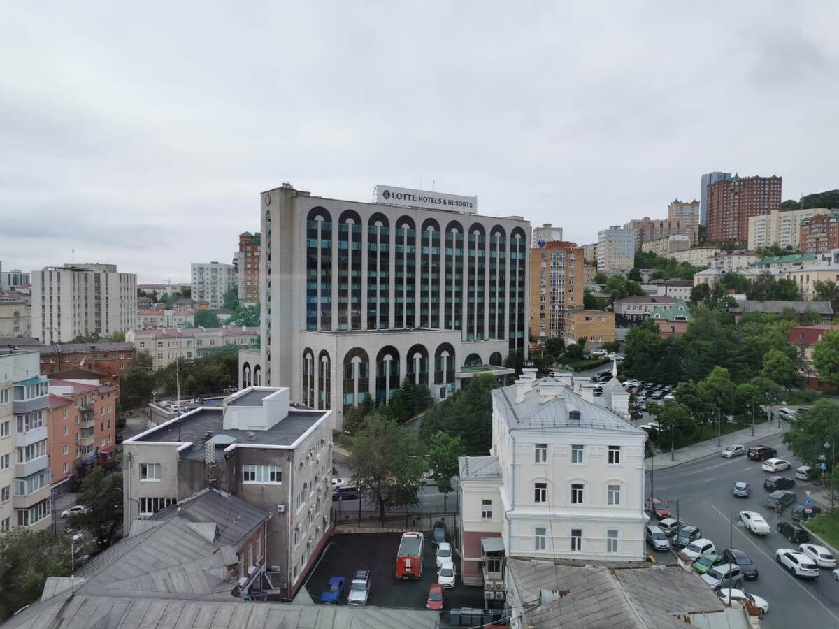 Вид из окна студии прекрасен в любую погоду