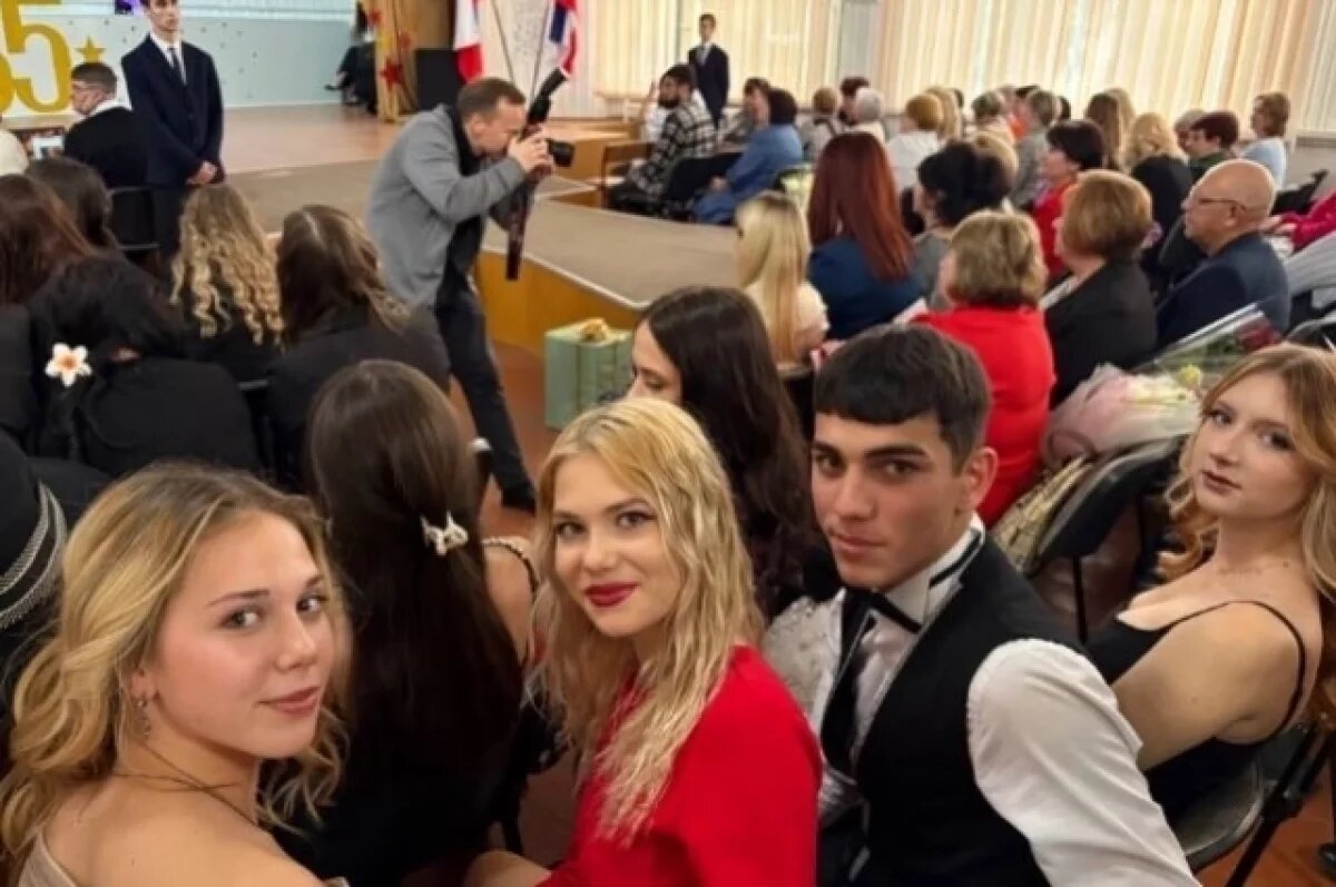    Симферопольский колледж сферы обслуживания и дизайна отметил 85-летие