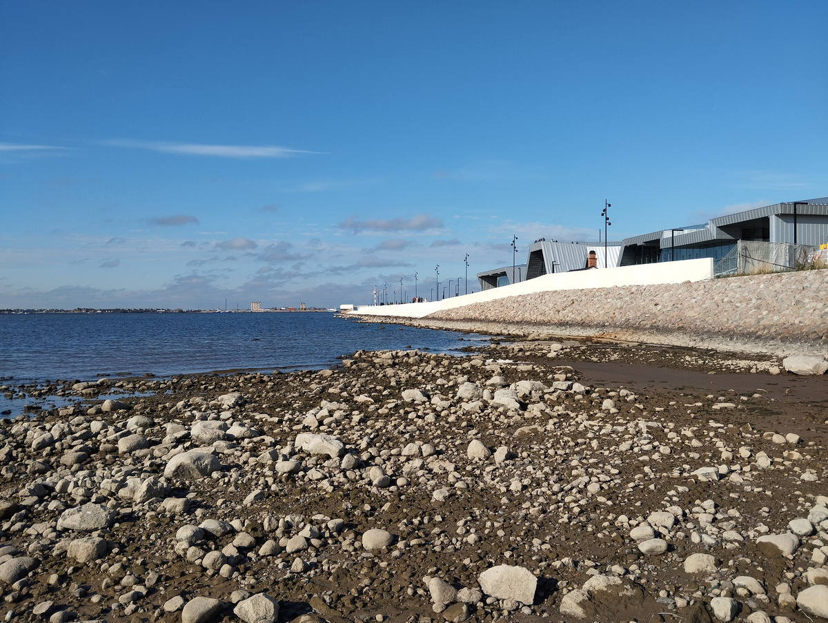 Набережная возле Музея ВМС