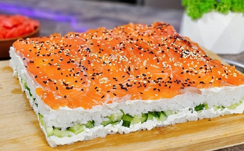 Суши-торт «Филадельфия» дома: праздничное блюдо на основе японской классики 