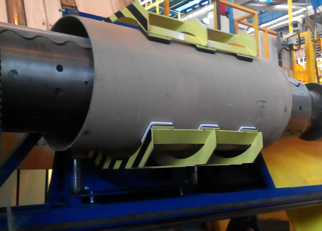 Установка роботом картонной втулки на намоточный барабан