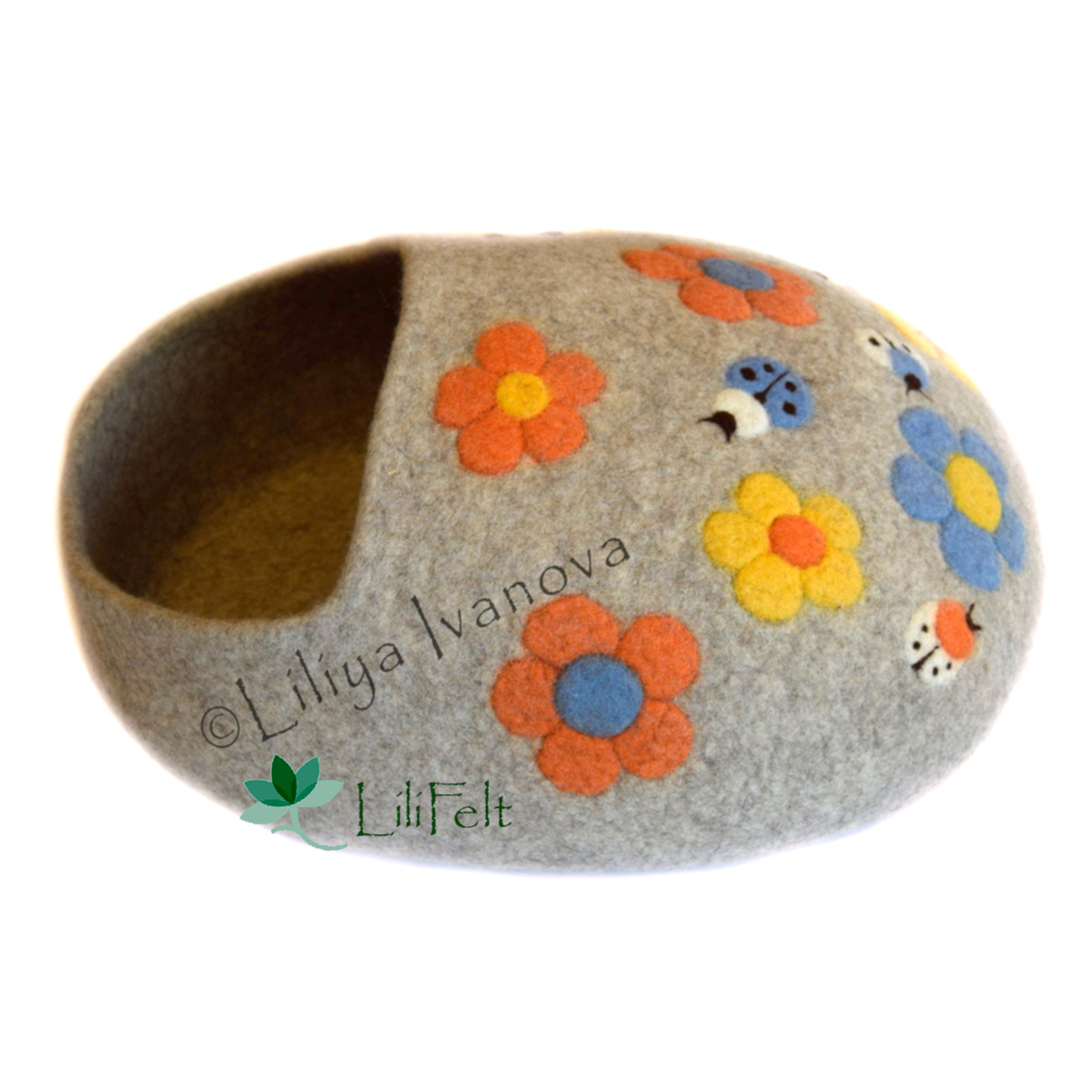 Валяный домик-лежанка ручной работы