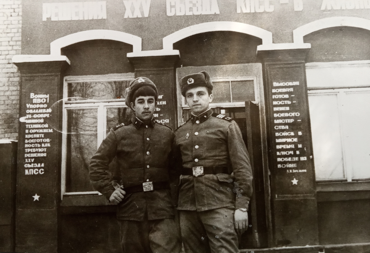 вход в казарму (фото из альбома автора)