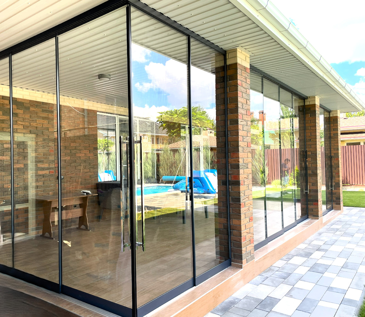 Безрамное остекление в г. Ростов-на-Дону