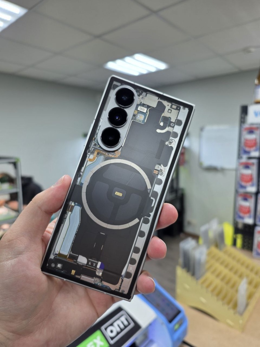 Samsung Galaxy Fold 7 с прозрачным модом и магнитами