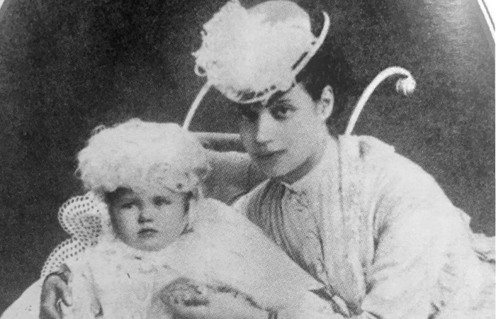 Маленький Николай был любимцем семьи.