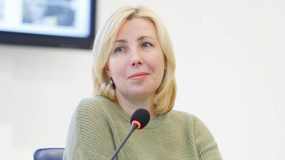 Анна Минькова родилась 23 февраля 1978 года в поселке Тлюстенхабль Теучежского района Адыгеи. Окончила журфак КубГУ, с 1999 года работала корреспондентом на телеканале ГТРК «Кубань». В 2004 году была назначена советником губернатора Александра Ткачева, с 2005 по 2006-й — замначальника управления по связям с общественностью администрации Краснодара.📷Фото: Официальный Telegram-канал Анны Миньковой