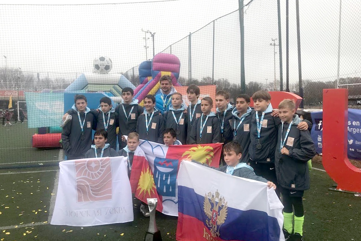    Команда "Морская искра"