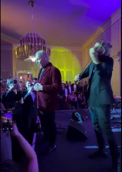 25 октября 2025 года Тилль Линдеманн выступил на оперном балу в Лейпциге, исполнив песню "Alle Tage ist kein Sonntag"