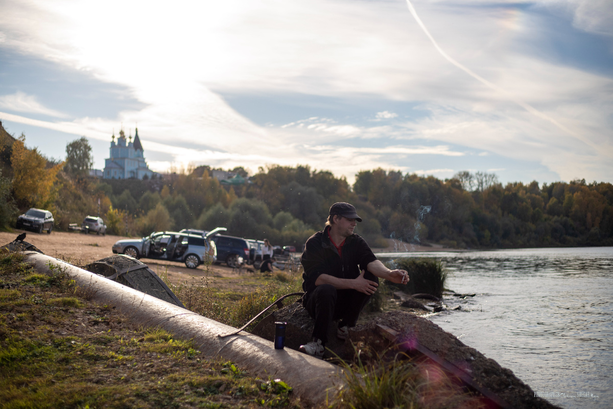"Удачно" расположились на какой то сливной трубе. Сначаладаже стулья поленились доставать