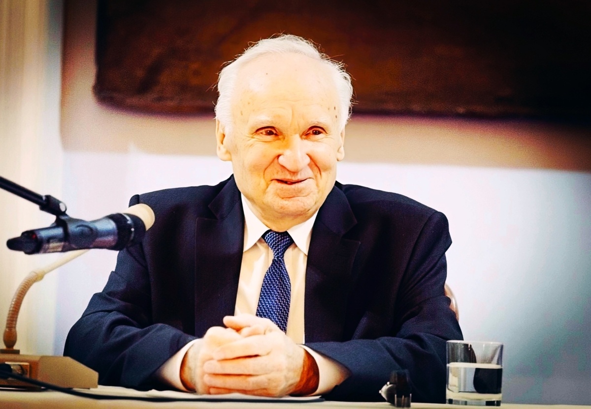 Алексей Ильич Осипов — учёный-богослов, педагог, доктор богословия, заслуженный профессор Московской Духовной Академии и Семинарии, писатель, публицист, проповедник.