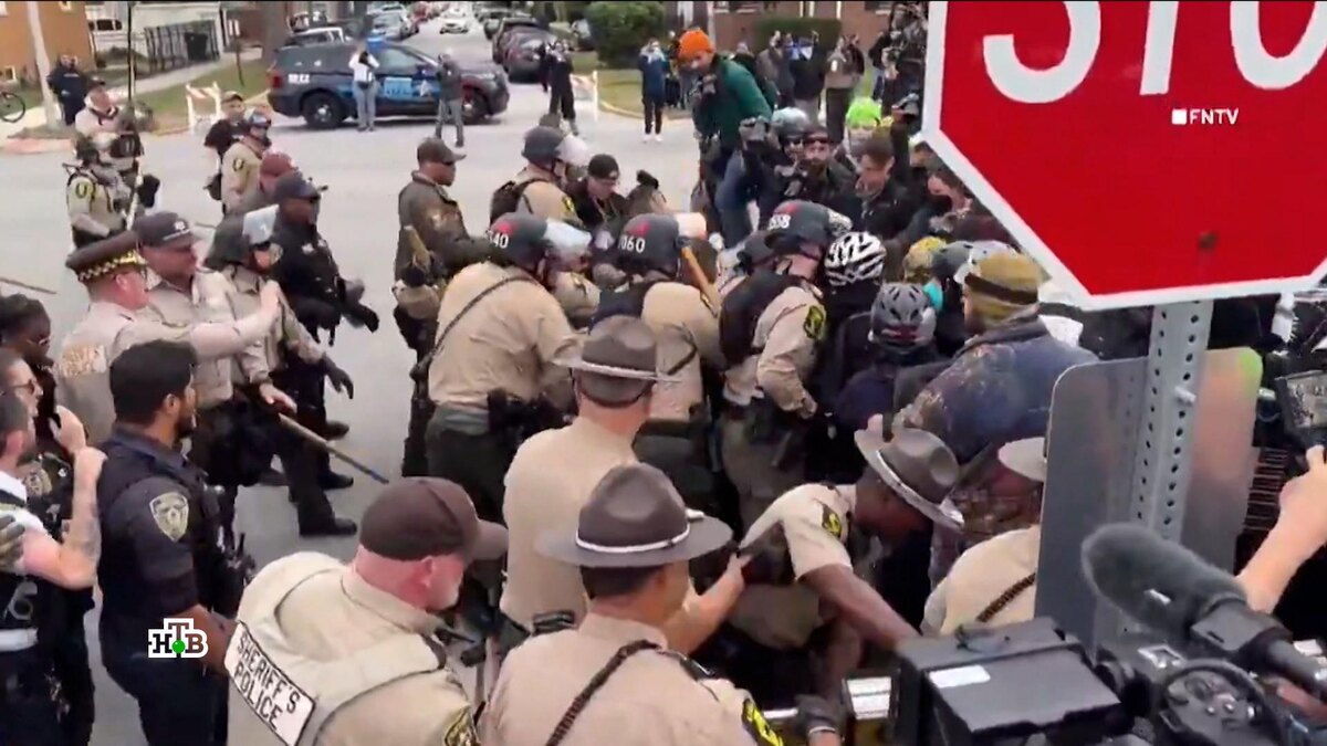    Антимигрантские рейды Трампа грозят ввергнуть США в гражданскую войну