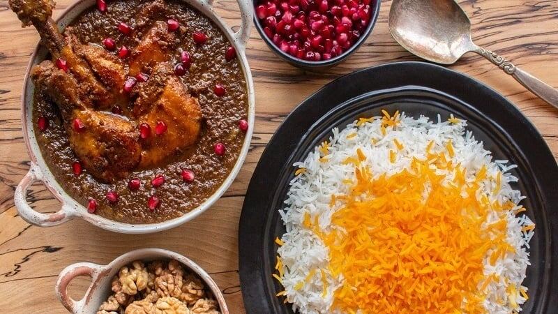 Фесенджан— шедевр иранской кухни с грецким орехом и гранатом
