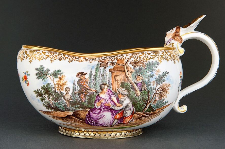 Бурдалю, расписанный вручную. Рисунок с довольно пикантной сценой. Источник ru.pinterest.com