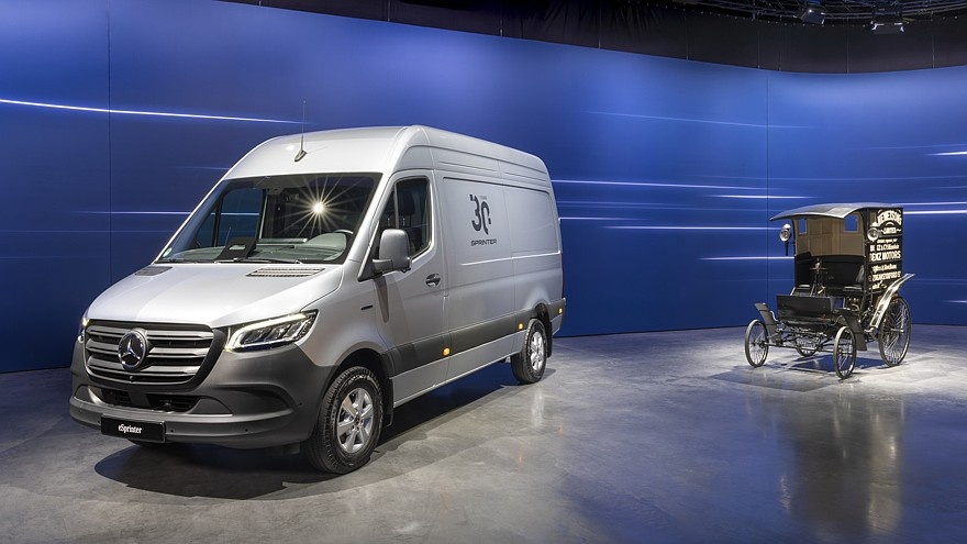   На фото: актуальный Mercedes-Benz eSprinter и родоначальник сегмента фургонов