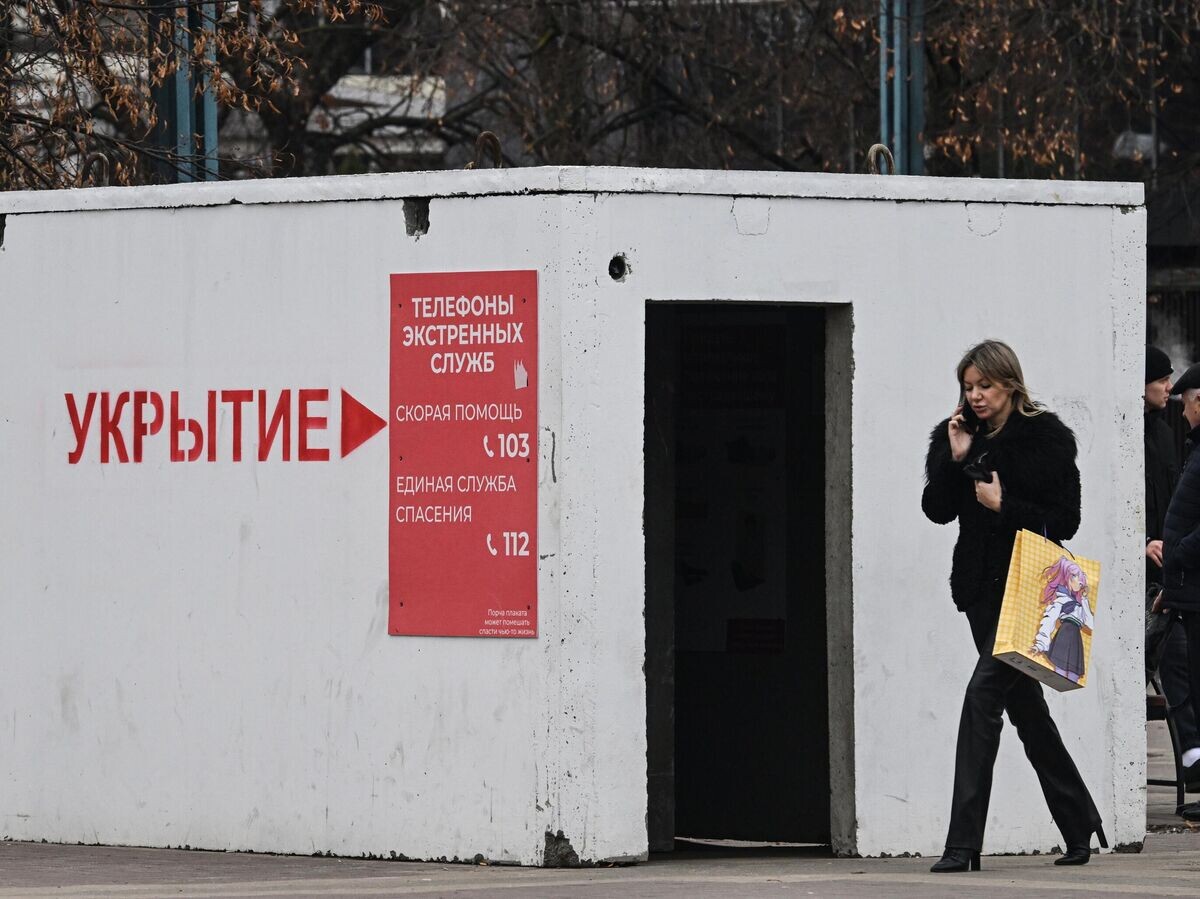    Модульное укрытие на одной из улиц в Белгороде© РИА Новости / Константин Михальчевский