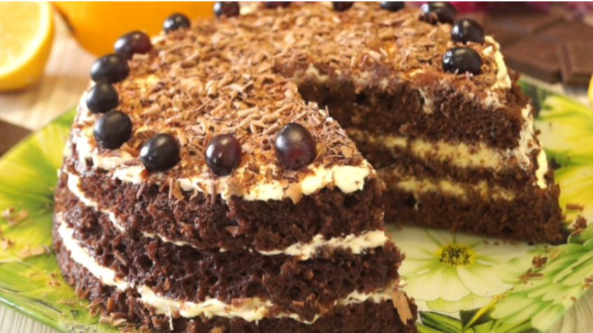 Приготовила один раз, теперь пеку постоянно, тает во рту... Нежнейший Шоколадный торт за 15 минут. Дозировка ЛОЖКАМИ, а не граммами.