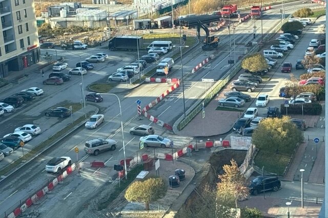 По утверждению жителей, 26 октября подрядчик возобновил работы и снова перекрыл проезд Фото: личный архив / Василий Ковалев