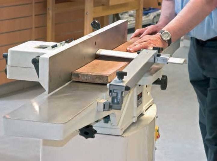 Работа на профессиональном фуговальном станке