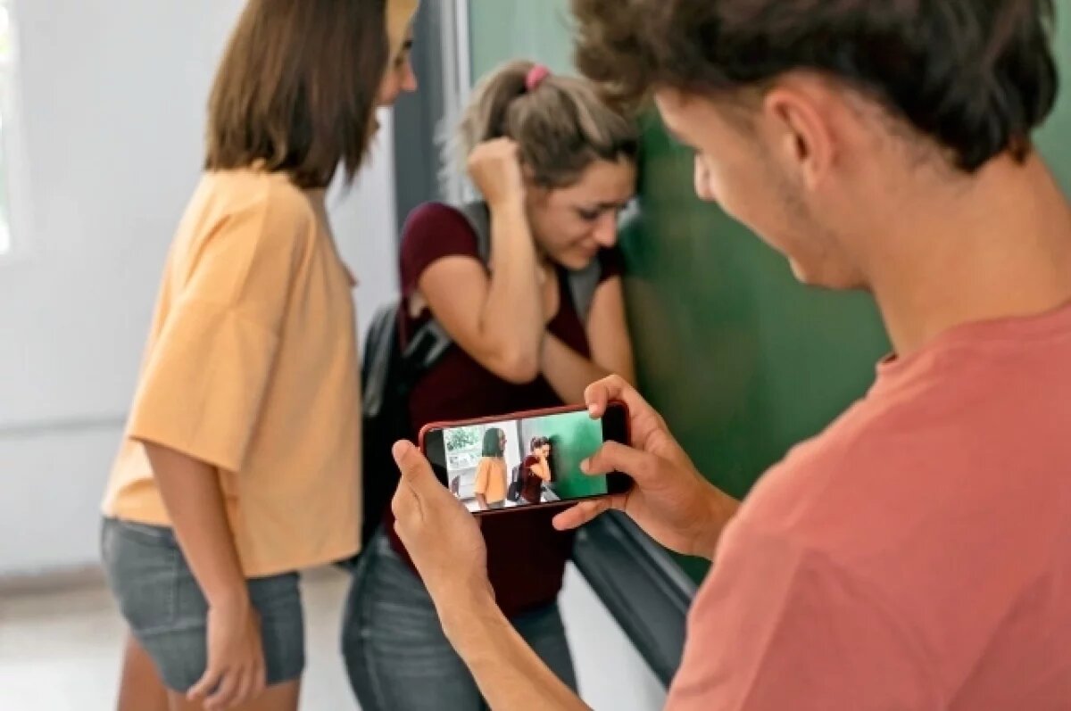    Глава нижегородского минобра прокомментировал издевательства над школьницей