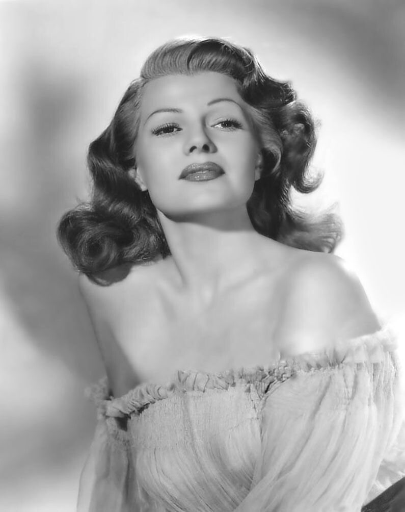 Рита Хейворт в фильме «Гильда», 1946 год. Листаем >