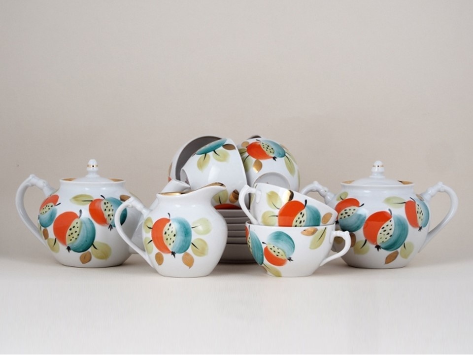 Фото из интернета. Чайный сервиз «Яблоки». СССР, Дулевский фарфоровый завод. 1960-е.
