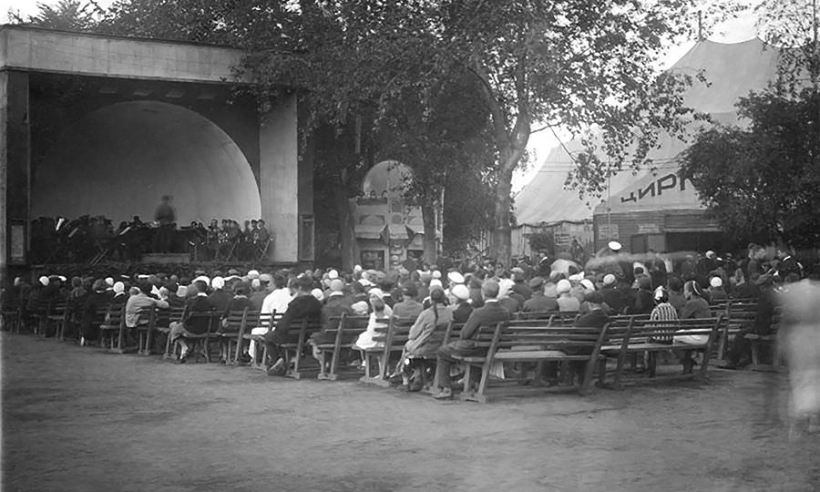 Таврический сад: здесь гулял Нос Гоголя и снимали Шерлока