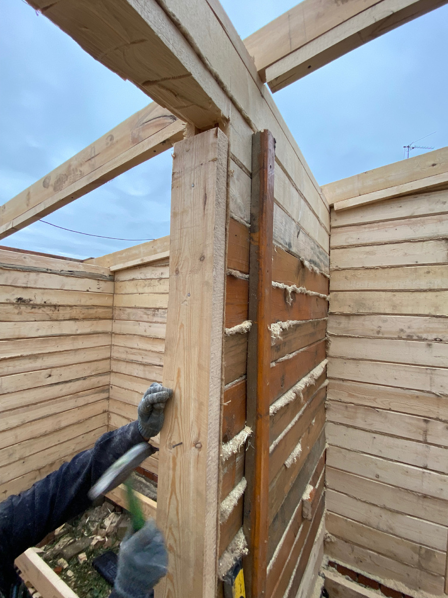 Косяк обязательно меньше проема!