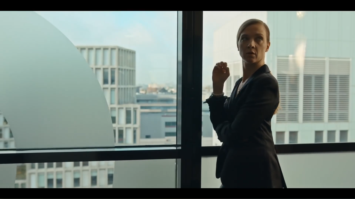 Кадр из сериала.