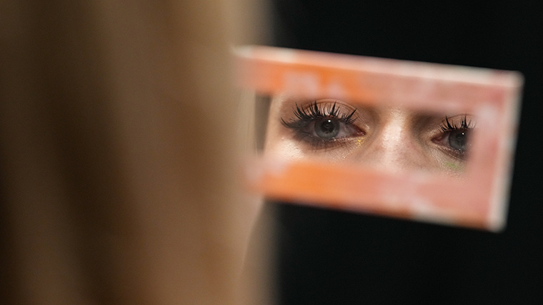    Идеи макияжа на Новый год и корпоратив. Фото: Сергей Лантюхов/ИЗВЕСТИЯ