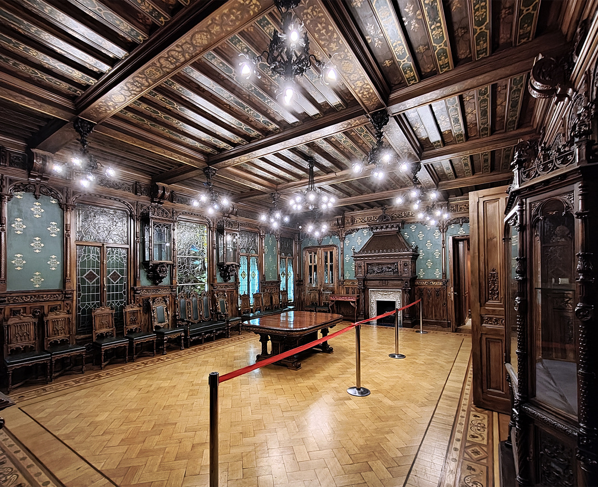 Готическая столовая во дворце Елисеевых. Санкт-Петербург.