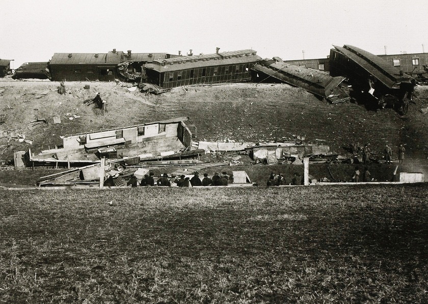 Крушение царского поезда в Харьковской губернии при возвращении семьи императора Александра III из Крыма в Санкт-Петербург. Фото из интернета.