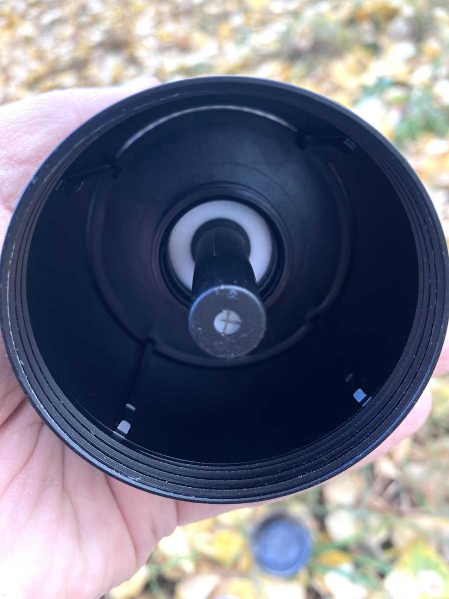 Для сборки автоматического ароматизатора Grommie необходимо открутить его дно