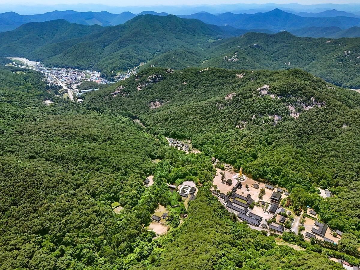 Храм Попджуса и гора Соннисан https://www.yna.co.kr/view/AKR20240614013400542